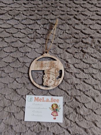 Boule de Noël en bois personnalisé