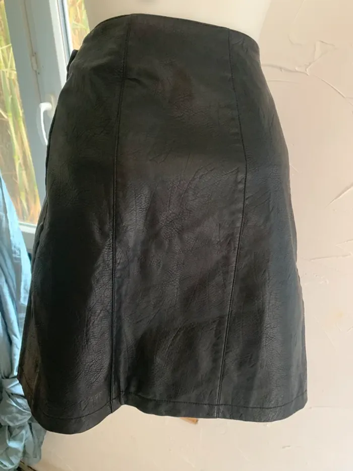 Jupe Camaïeu simili noir taille 38 - photo numéro 8