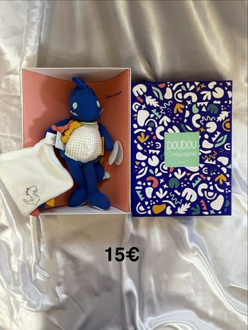 Doudou dinosaure bleu