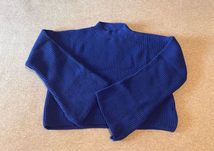 Pull bleu électrique