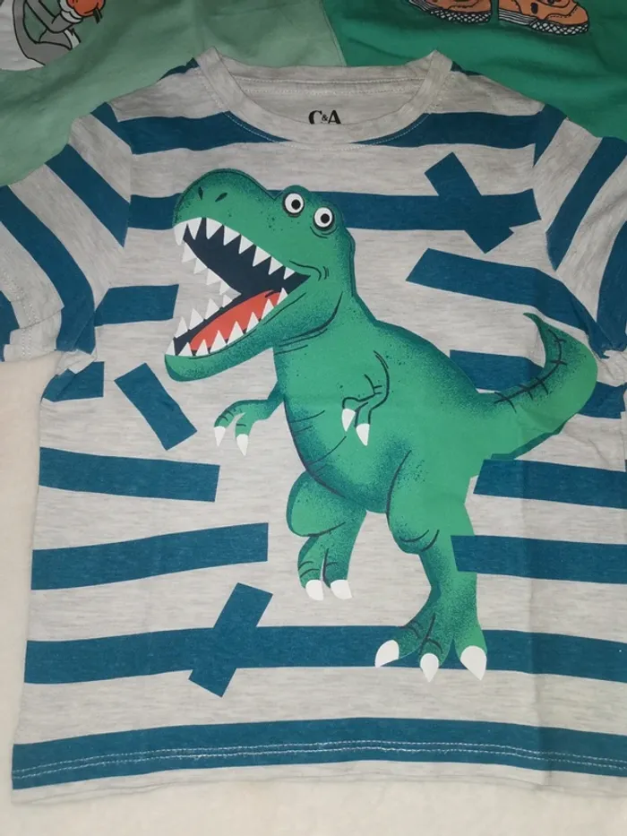 Lot de 3 tee-shirts Taille 4 ans - photo numéro 2