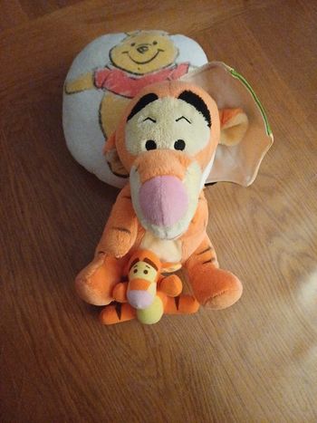 Lot de 2 peluches et 1 petit coussin