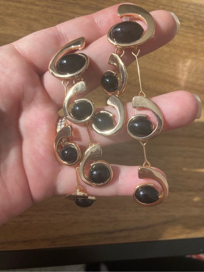 Belles boucles d’oreilles pendantes NEUVES pour femme couleurs doré et noir - photo numéro 4