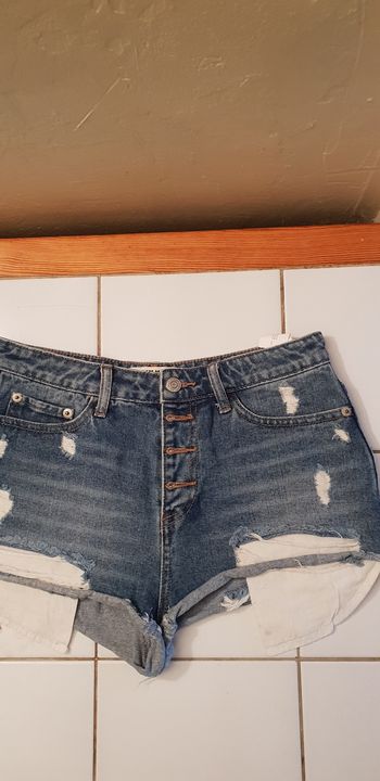 Short en jeans  troué 