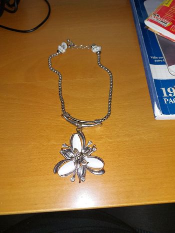Collier fleur