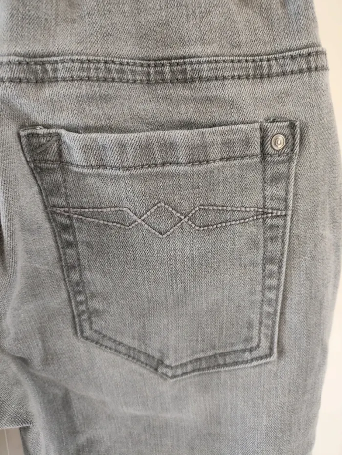 Jean gris La Redoute 12 ans
Jean ajustable à la taille, coupe slim - photo numéro 12