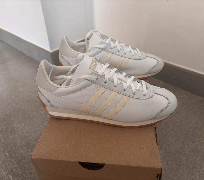 Sneakers Adidas Country OG neuves Taille 38 2/3 - photo numéro 3