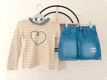 8 ans ensemble teeshirt Okaïdi et jupe Kiabi