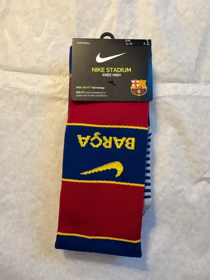 Chaussettes de foot Nike équipe FC Barcelone taille 31/ 35 authentique neuf