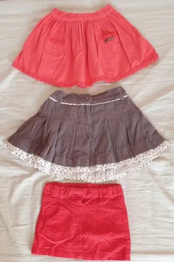 Lot 3 jupes velours 2 ans