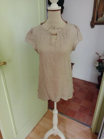 Haut beige manches courtes