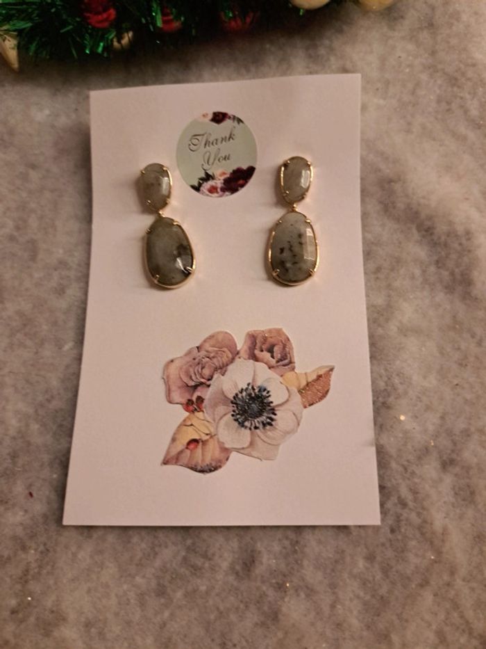 Boucles d'oreilles pendante grise et doré