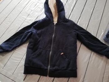 Gilet sweat zipee capuche fermeture polaire