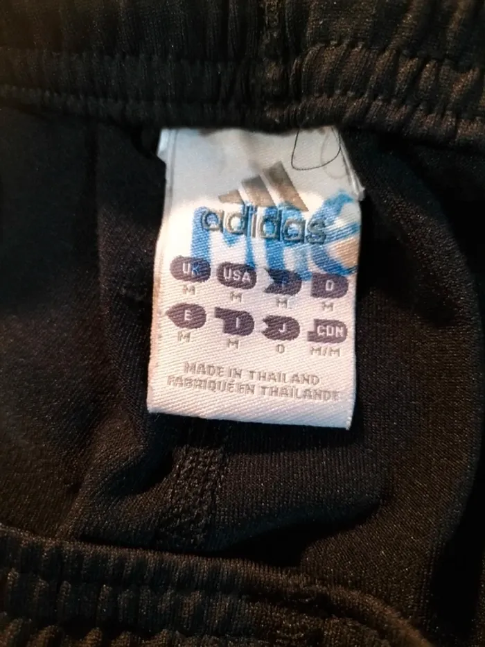 Short adidas taille M - photo numéro 3