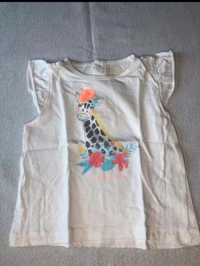 Top in extenso taille 18 mois état neuf