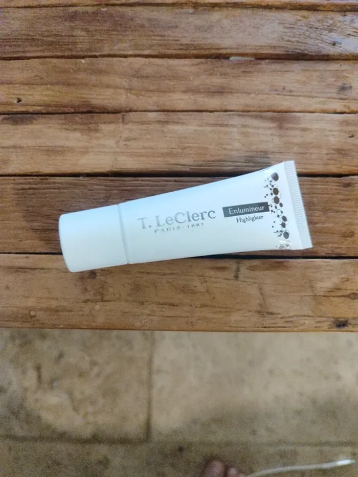 Highlighter T Leclerc champagne givré neuf - photo numéro 2