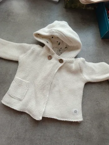 Gilet blanc cassé à capuches la redoute 3 mois