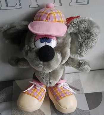 Peluche souris grise avec casquette