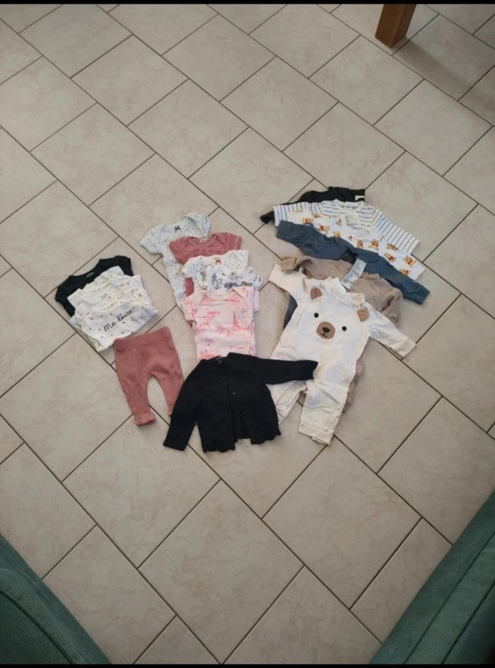 Lots vêtements bébé