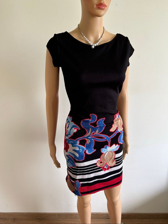 Robe noire et imprimée à manches courtes Desigual taille S TBE - photo numéro 2