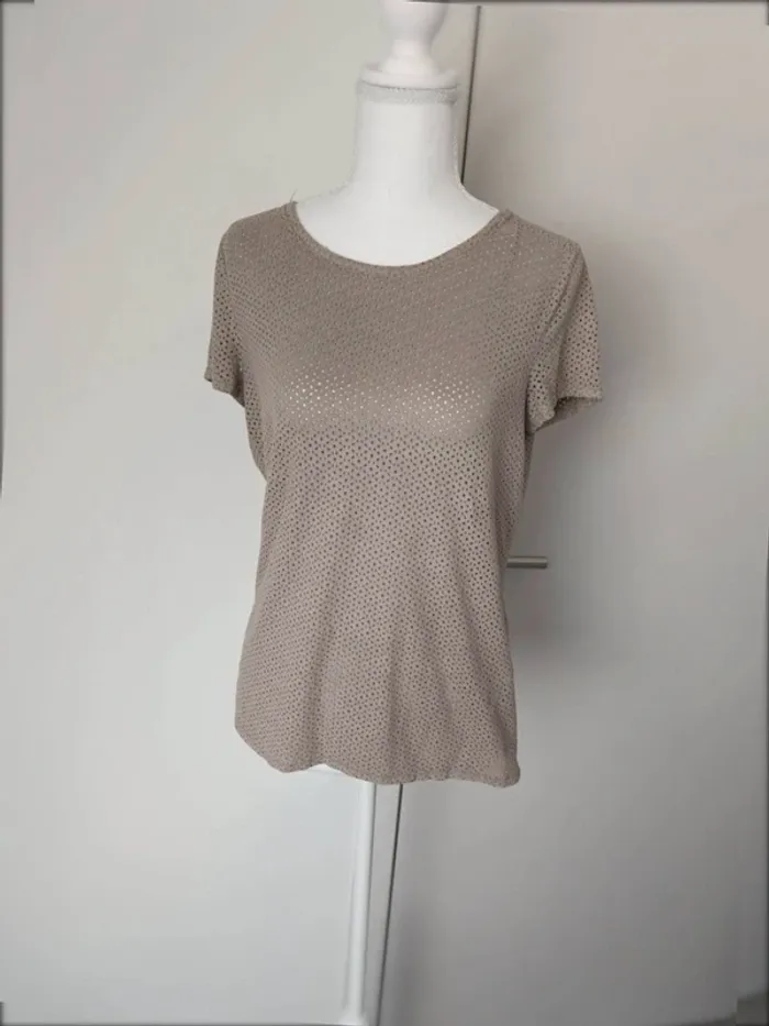 T-shirt perforé effet suédine ONLY – Taille 36
