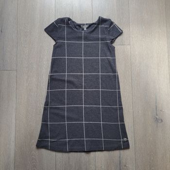 Robe longue et douce, grise foncée à rayures blanche. Fille 8/9 ans. Marque Tom Tailor