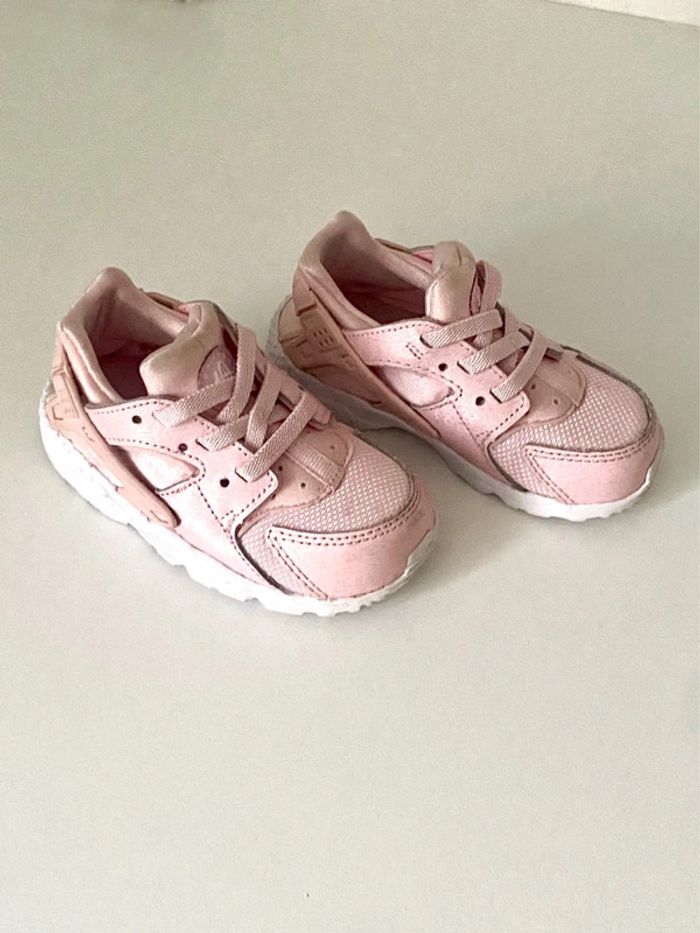 Baskets Nike taille 22/23 TBE - photo numéro 5