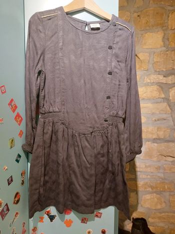 Robe gris foncé