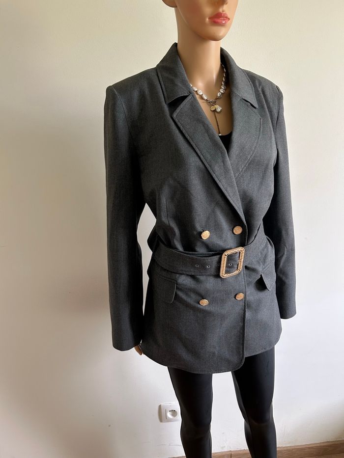 Veste grise neuve avec ceinture Naf Naf taille 42 (valeur 75€) - photo numéro 2