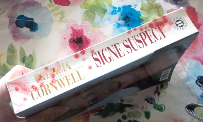 SIGNE SUSPECT de Patricia CORNWELL Ed. des 2 Terres - photo numéro 3