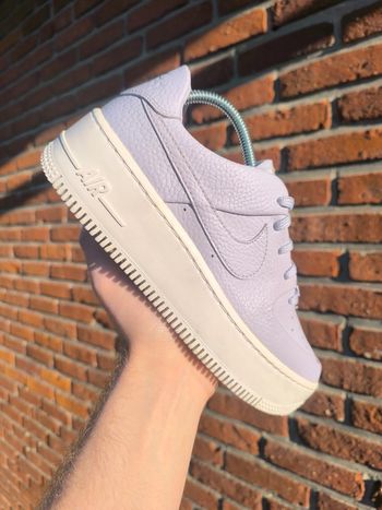 Baskets Nike air force one sage low femme pointure 37.5 violette