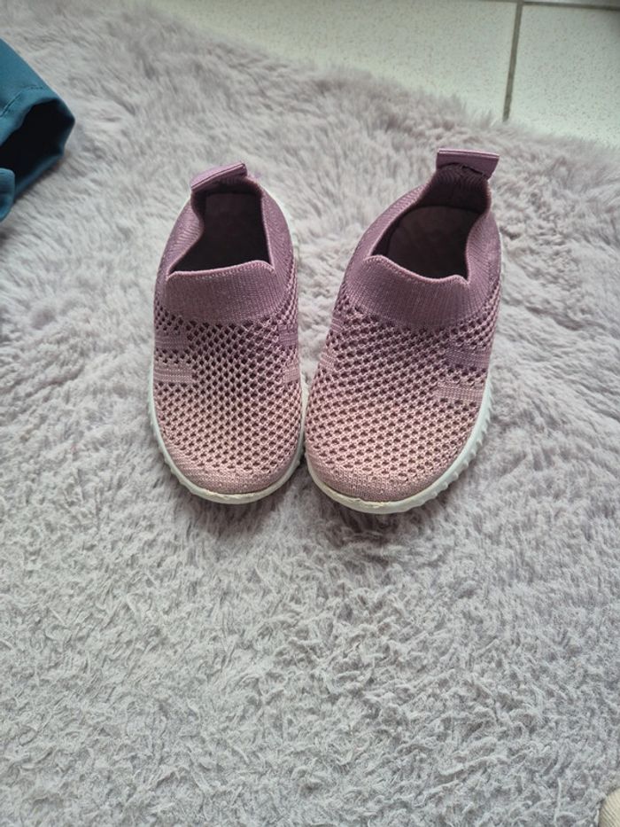 Chaussure bébé taille 22