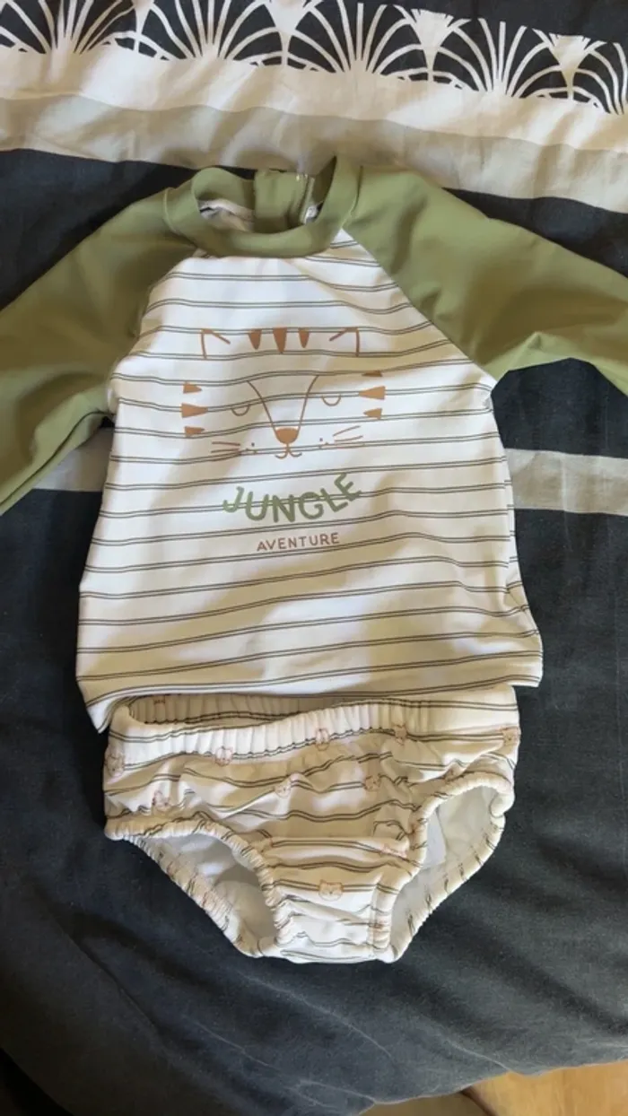 Maillot de bain garçon sergent major comme neuf