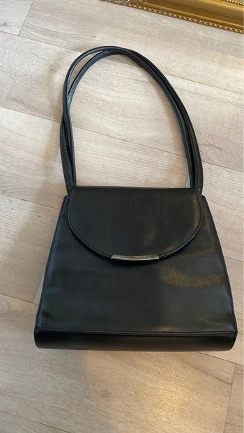 Sac à main en cuir noir