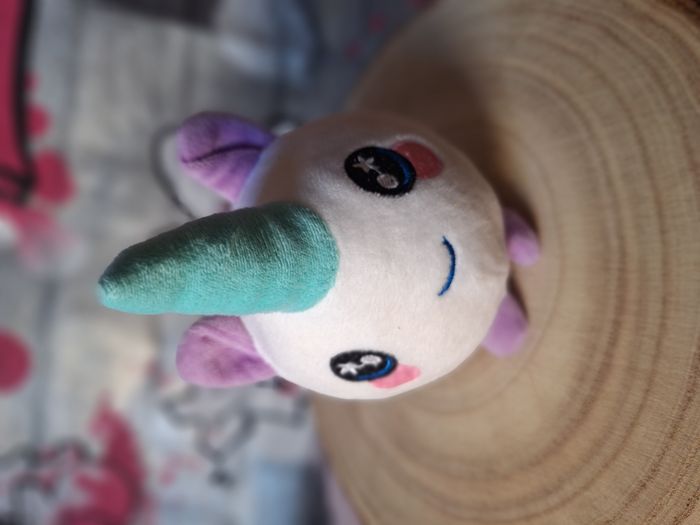 Peluche kawaii licorne colorée relaxante moelleuse et douce