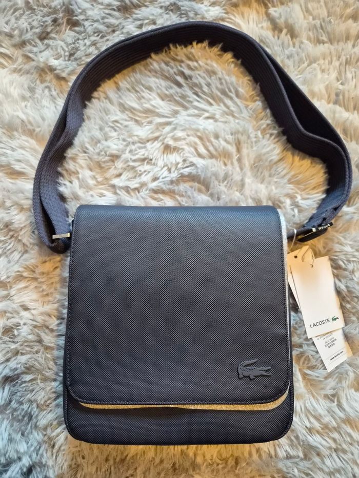 Sac bandoulière Lacoste – Bleu marine – Neuf avec étiquette - photo numéro 2