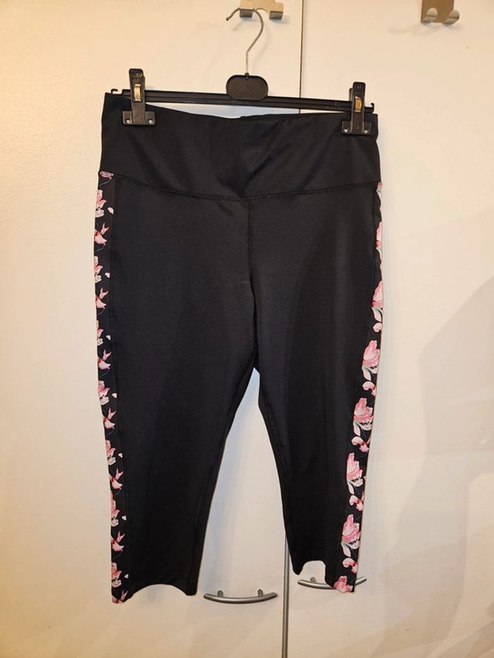Short/collant de sport Active Touch taille M noir motif fleur sur le côté