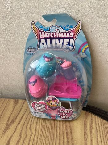 Hatchimals 2 figurines + chaise haute.