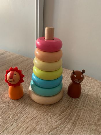 Tour d’anneaux en bois à empiler + 2 animaux en bois