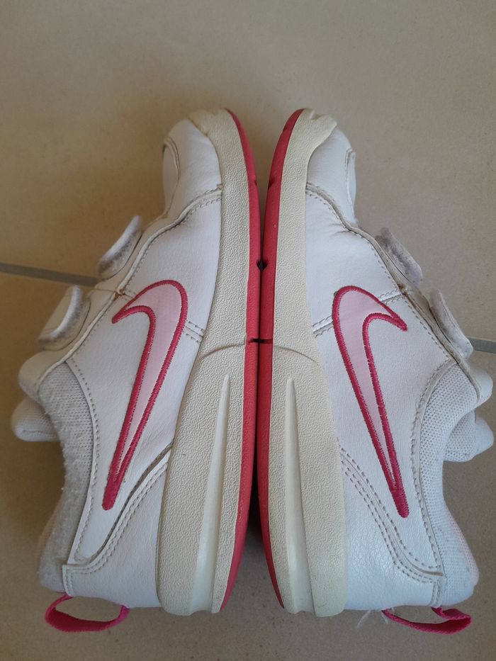 Baskets Nike pointure 31 - photo numéro 4