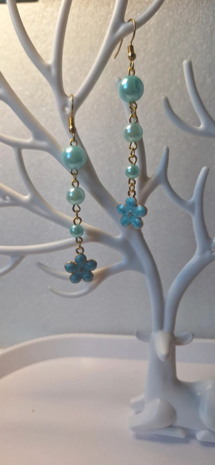 Boucles d’oreilles perles & fleurs turquoise - photo numéro 4