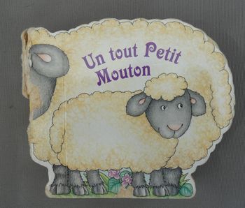 Joli livre cartonné "Un tout petit mouton"