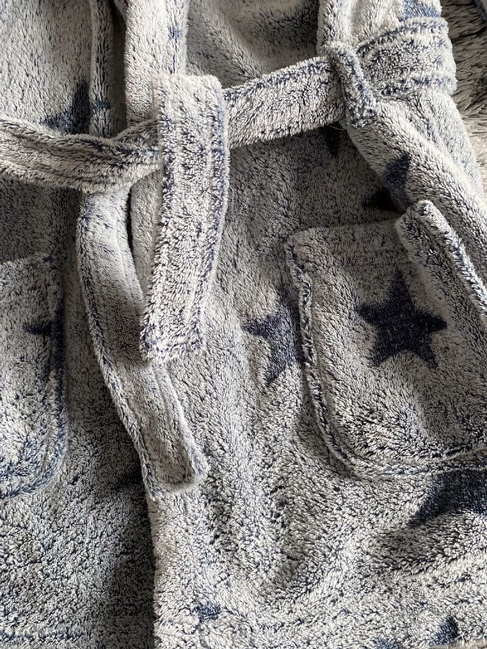 Robe de chambre grise avec étoiles - taille 5 ans - photo numéro 2