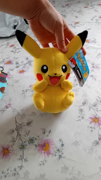 Peluche pikachu