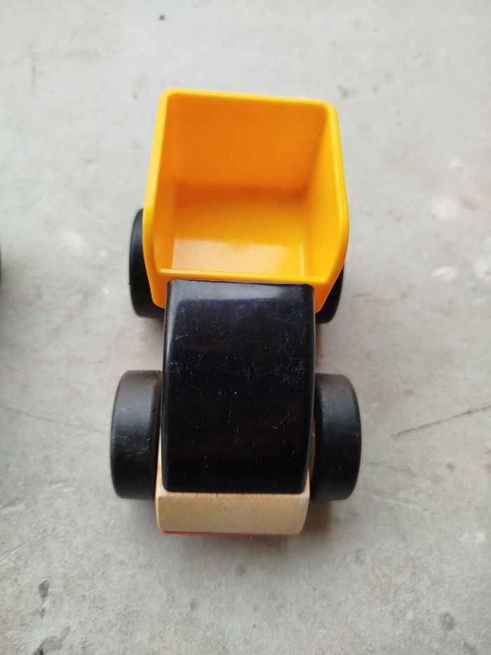 2 voitures en bois Ikea - photo numéro 3