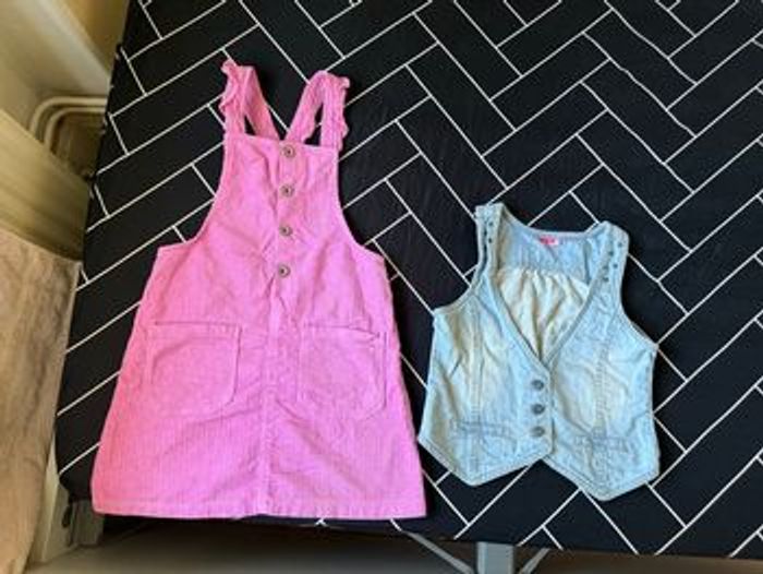 Lot fille 10 ans – Robe salopette rose + veste en jean sans manches