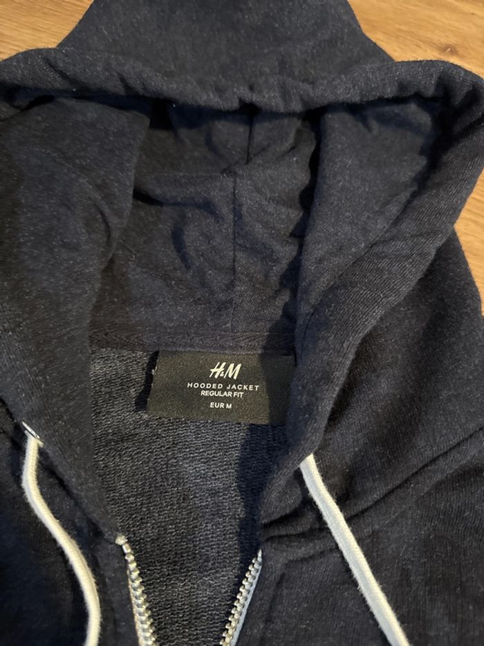 Pull à capuche avec zippe - photo numéro 2