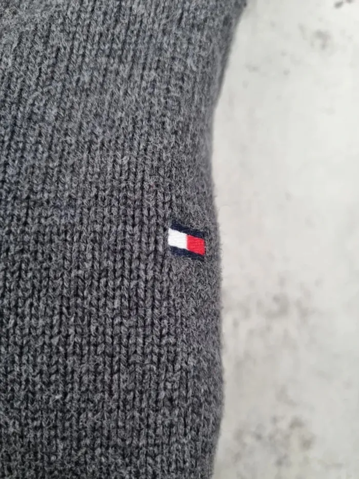 ● Pull Tommy Hilfiger gris foncé – Taille XXL Homme (mesures en photos) - photo numéro 8