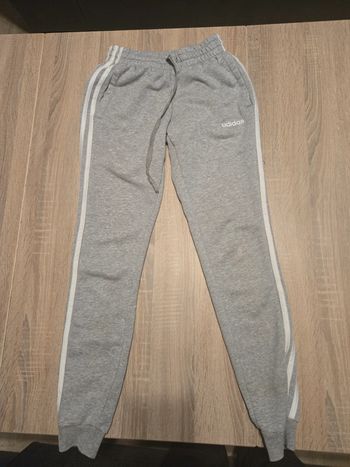 Jogging pantalon adidas 12 ans avec poches état impeccable