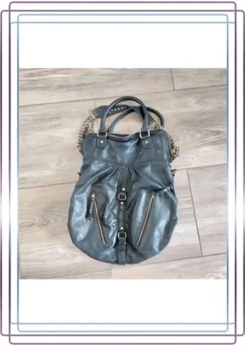 Sac à bandoulière en cuir Sabrina, bon état mais quelques petites traces, 35x40